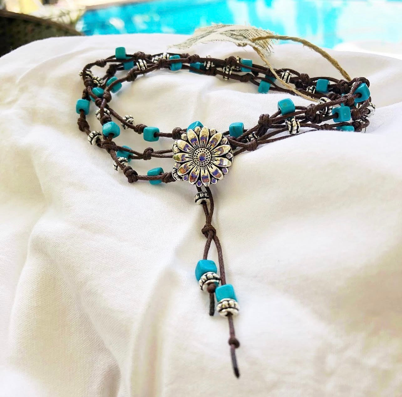 Conjunto — Gargantilha + Brincos em Howlita Turquesa & Prata