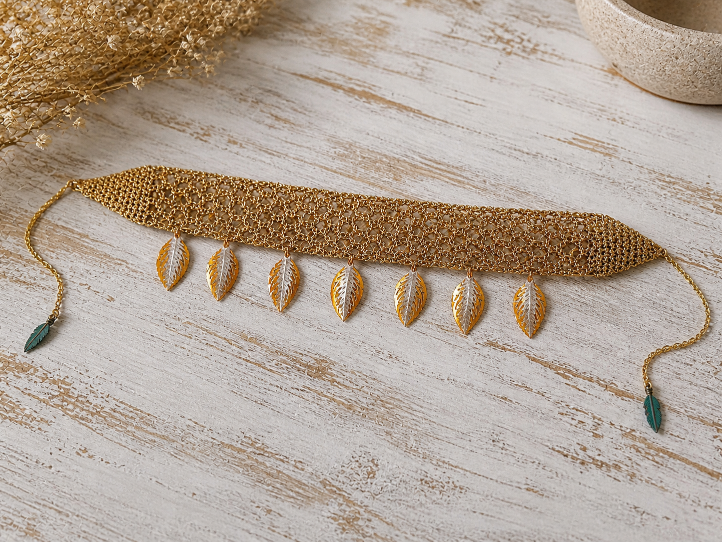 10%OFF | Gargantilha Folhas do Vento em Crochê Dourado